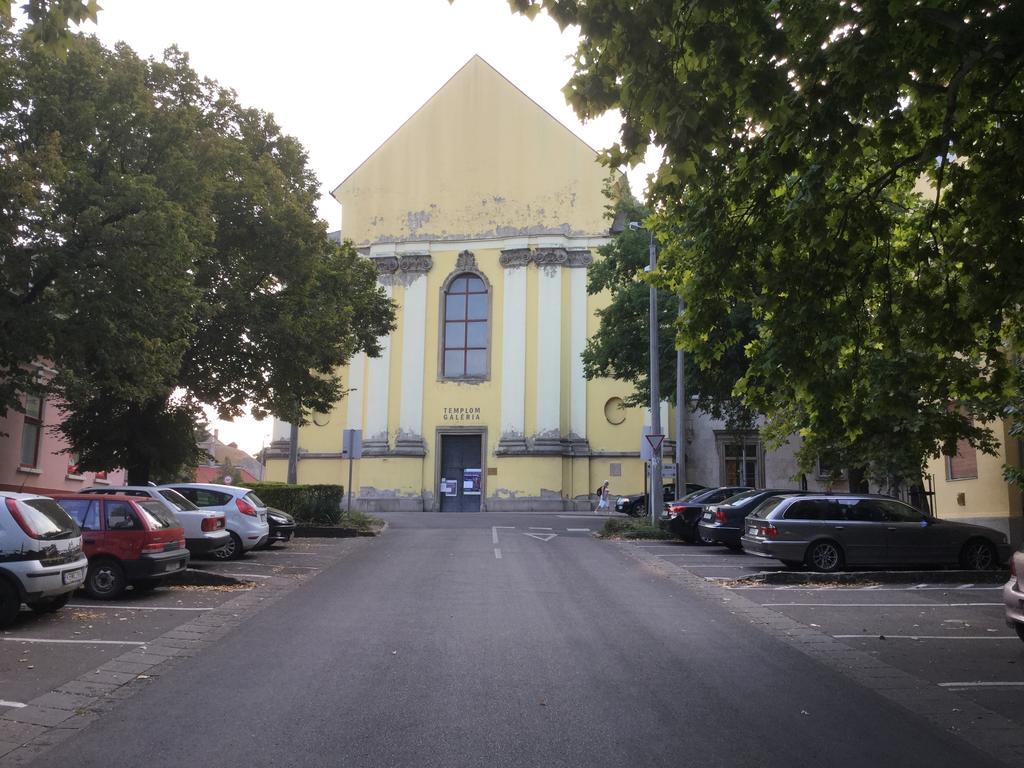 Bazilika Vendeghaz Hotel Eger Exterior photo